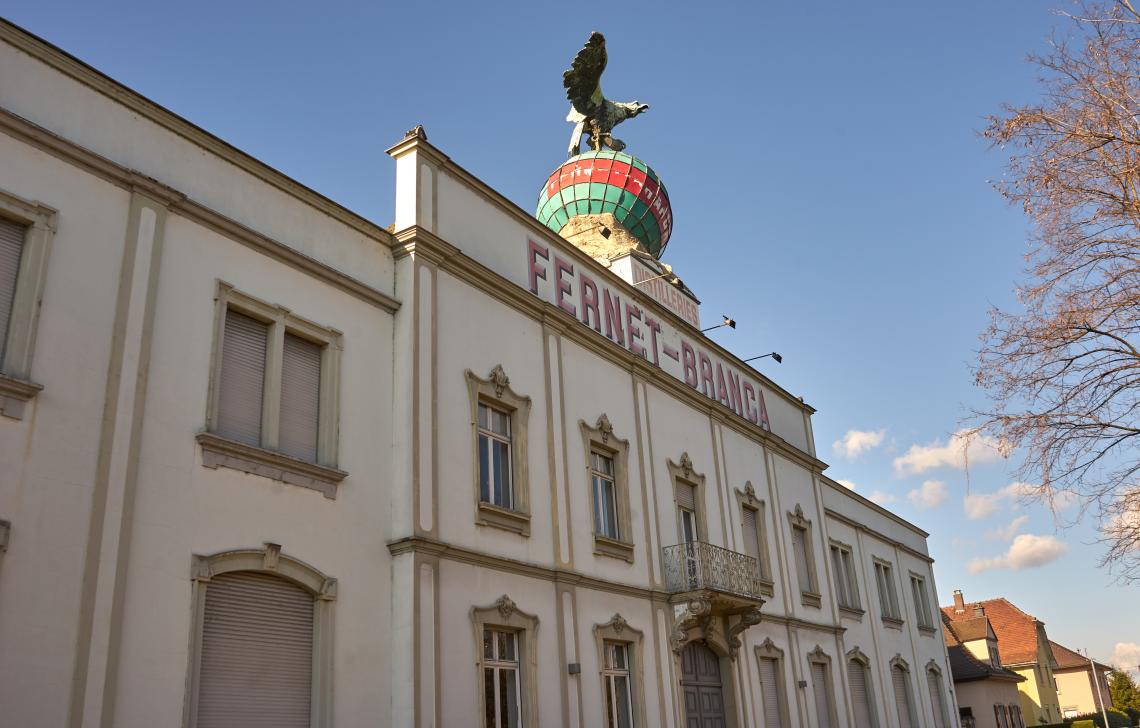 Saint-Louis façade aigle et globe